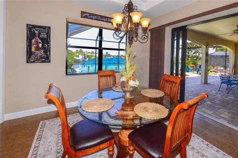 House in Punta Gorda, Florida 4 bedrooms, 199.83 sq.m. № 1590188 - photo 13