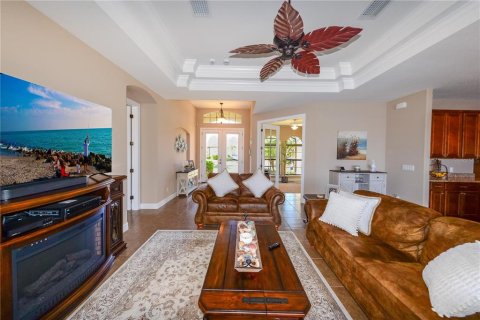 House in Punta Gorda, Florida 4 bedrooms, 199.83 sq.m. № 1590188 - photo 2