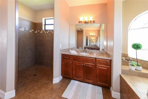 House in Punta Gorda, Florida 4 bedrooms, 199.83 sq.m. № 1590188 - photo 19