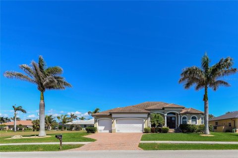 House in Punta Gorda, Florida 4 bedrooms, 199.83 sq.m. № 1590188 - photo 27