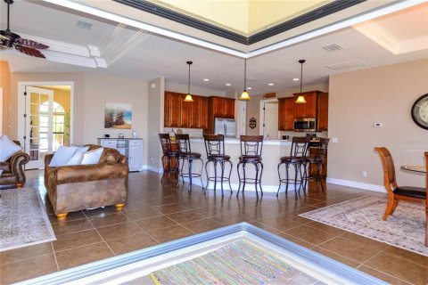 House in Punta Gorda, Florida 4 bedrooms, 199.83 sq.m. № 1590188 - photo 9