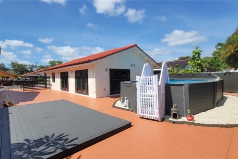 House in Miami, Florida 3 bedrooms, 140.84 sq.m. № 1753145 - photo 5