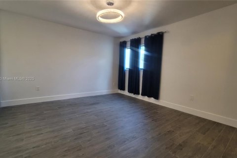 House in Miami, Florida 3 bedrooms, 140.84 sq.m. № 1753145 - photo 9