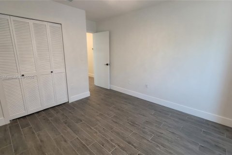 House in Miami, Florida 3 bedrooms, 140.84 sq.m. № 1753145 - photo 12