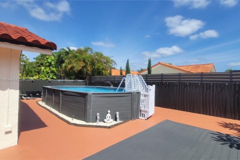 House in Miami, Florida 3 bedrooms, 140.84 sq.m. № 1753145 - photo 4
