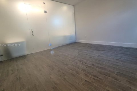 House in Miami, Florida 3 bedrooms, 140.84 sq.m. № 1753145 - photo 8