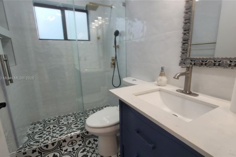 House in Miami, Florida 3 bedrooms, 140.84 sq.m. № 1753145 - photo 20