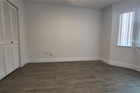 House in Miami, Florida 3 bedrooms, 140.84 sq.m. № 1753145 - photo 15