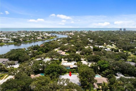 House in Vero Beach, Florida 4 bedrooms, 312.52 sq.m. № 1880845 - photo 3