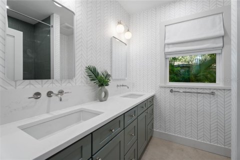House in Vero Beach, Florida 4 bedrooms, 312.52 sq.m. № 1880845 - photo 23
