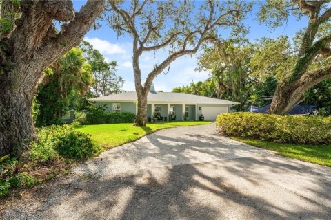 House in Vero Beach, Florida 4 bedrooms, 312.52 sq.m. № 1880845 - photo 1