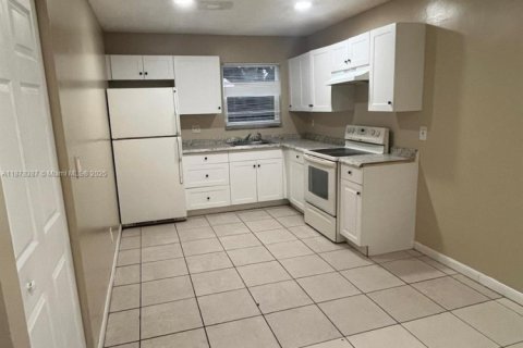 Apartment in North Lauderdale, Florida 4 bedrooms, 343.18 sq.m. № 1923409 - photo 5