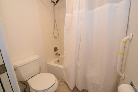 Copropriété à louer à Sarasota, Floride: 2 chambres, 103.31 m2 № 2115142 - photo 10