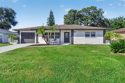 Casa en Saint Petersburg, Florida 3 dormitorios, 111.85 m2 № 2386124