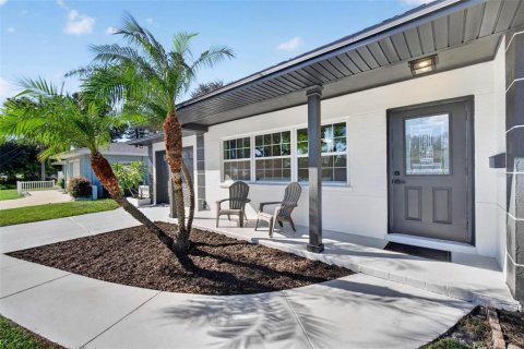 Casa en venta en Saint Petersburg, Florida, 3 dormitorios, 111.85 m2 № 2386124 - foto 2