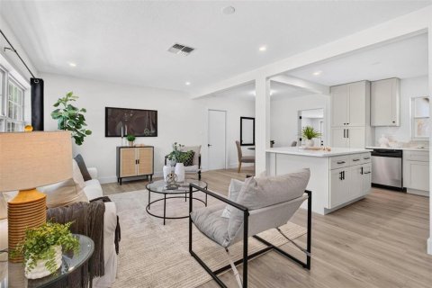Casa en venta en Saint Petersburg, Florida, 3 dormitorios, 111.85 m2 № 2386124 - foto 4