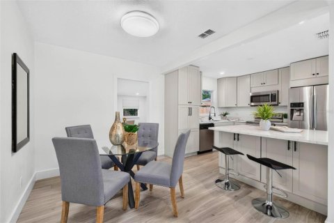 Casa en venta en Saint Petersburg, Florida, 3 dormitorios, 111.85 m2 № 2386124 - foto 7