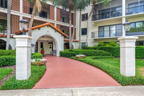 Condo in Winter Park, Florida, 2 bedrooms  № 1722233 - photo 1