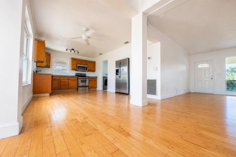 House in Pompano Beach, Florida 3 bedrooms, 169.45 sq.m. № 2088157 - photo 14