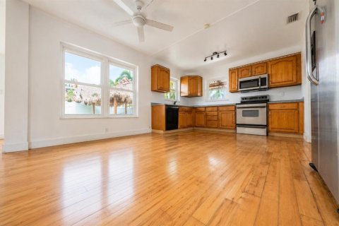 House in Pompano Beach, Florida 3 bedrooms, 169.45 sq.m. № 2088157 - photo 13