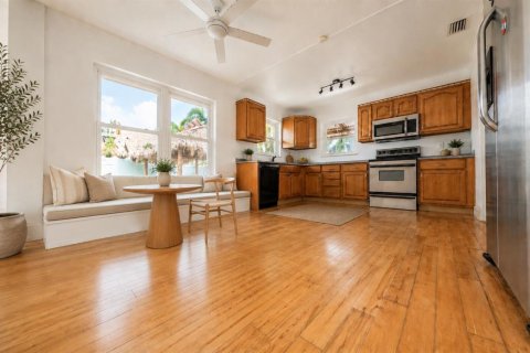 House in Pompano Beach, Florida 3 bedrooms, 169.45 sq.m. № 2088157 - photo 15