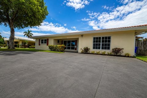 House in Pompano Beach, Florida 3 bedrooms, 169.45 sq.m. № 2088157 - photo 2