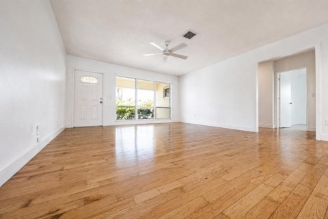 House in Pompano Beach, Florida 3 bedrooms, 169.45 sq.m. № 2088157 - photo 7