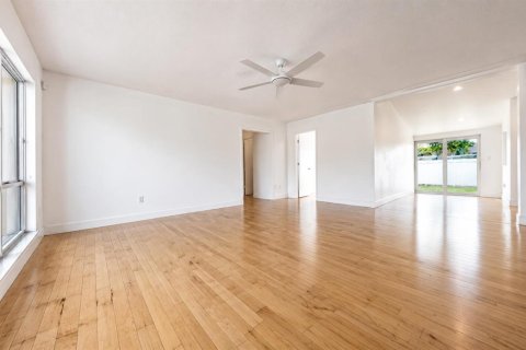 House in Pompano Beach, Florida 3 bedrooms, 169.45 sq.m. № 2088157 - photo 8