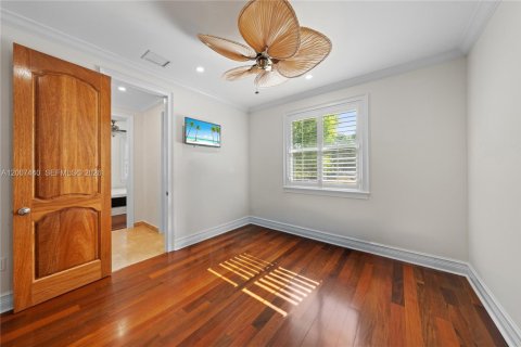 House in Miami, Florida 4 bedrooms, 341.51 sq.m. № 2073275 - photo 28