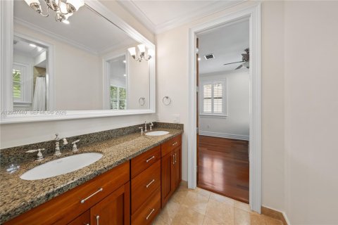 House in Miami, Florida 4 bedrooms, 341.51 sq.m. № 2073275 - photo 29