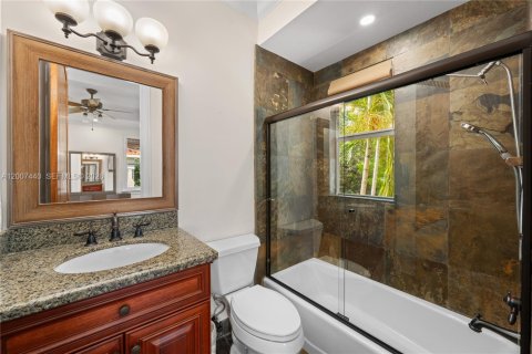 House in Miami, Florida 4 bedrooms, 341.51 sq.m. № 2073275 - photo 26