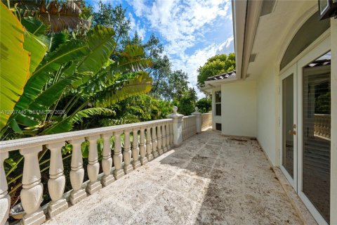 House in Miami, Florida 4 bedrooms, 341.51 sq.m. № 2073275 - photo 15