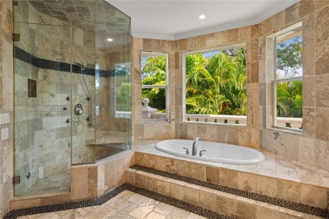 House in Miami, Florida 4 bedrooms, 341.51 sq.m. № 2073275 - photo 18