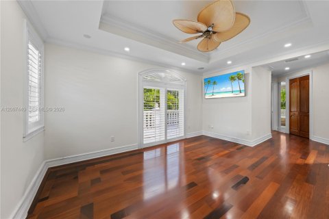 House in Miami, Florida 4 bedrooms, 341.51 sq.m. № 2073275 - photo 16