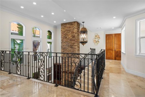 House in Miami, Florida 4 bedrooms, 341.51 sq.m. № 2073275 - photo 22