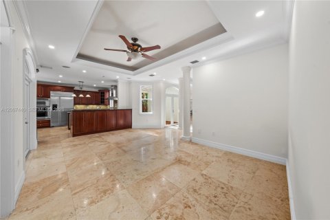 House in Miami, Florida 4 bedrooms, 341.51 sq.m. № 2073275 - photo 11