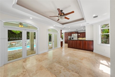 House in Miami, Florida 4 bedrooms, 341.51 sq.m. № 2073275 - photo 12