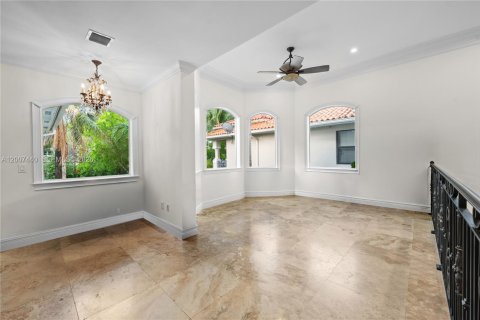 House in Miami, Florida 4 bedrooms, 341.51 sq.m. № 2073275 - photo 24