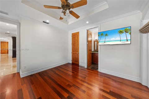 House in Miami, Florida 4 bedrooms, 341.51 sq.m. № 2073275 - photo 25