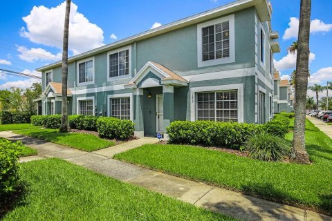 Adosado en alquiler en Brandon, Florida, 3 dormitorios, 126.72 m2 № 1769832 - foto 2
