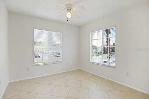 Adosado en alquiler en Brandon, Florida, 3 dormitorios, 126.72 m2 № 1769832 - foto 14