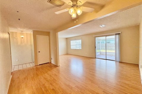 Touwnhouse à vendre à Winter Haven, Floride: 2 chambres, 115.94 m2 № 2399500 - photo 11