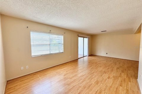 Touwnhouse à vendre à Winter Haven, Floride: 2 chambres, 115.94 m2 № 2399500 - photo 3
