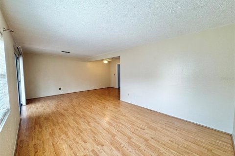 Touwnhouse à vendre à Winter Haven, Floride: 2 chambres, 115.94 m2 № 2399500 - photo 5