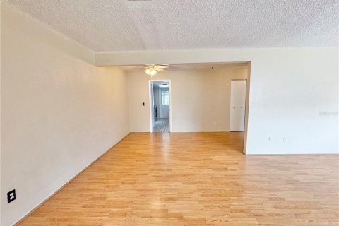 Touwnhouse à vendre à Winter Haven, Floride: 2 chambres, 115.94 m2 № 2399500 - photo 6