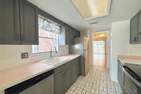 Touwnhouse à vendre à Winter Haven, Floride: 2 chambres, 115.94 m2 № 2399500 - photo 9