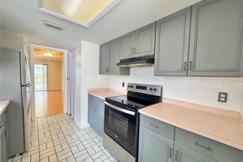 Touwnhouse à vendre à Winter Haven, Floride: 2 chambres, 115.94 m2 № 2399500 - photo 8