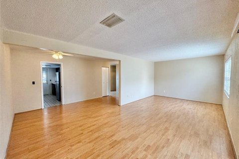 Touwnhouse à vendre à Winter Haven, Floride: 2 chambres, 115.94 m2 № 2399500 - photo 2
