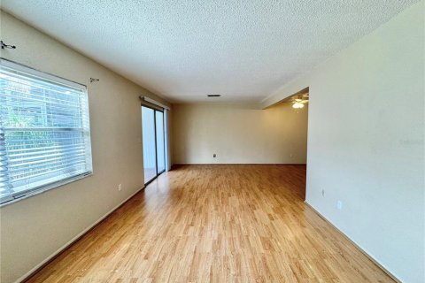 Touwnhouse à vendre à Winter Haven, Floride: 2 chambres, 115.94 m2 № 2399500 - photo 4
