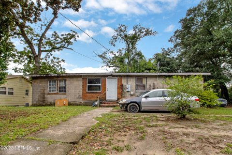House in Fernandina Beach, Florida 4 bedrooms, 130.43 sq.m. № 769607 - photo 1